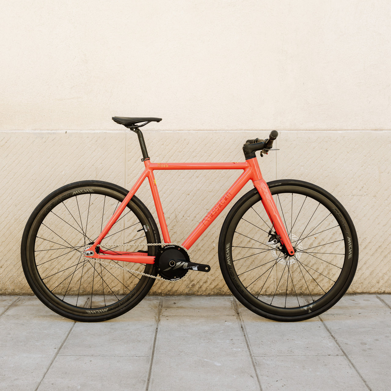 Fissa custom framboise 2
