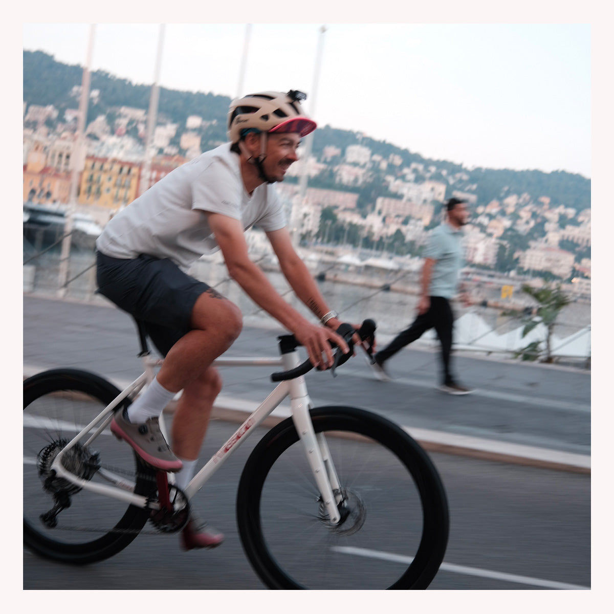 Flo et Paula : des aventures, des sacoches et un peu de boue !